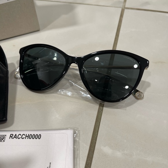 Chanel Interlocking CC Logo Cat-Eye Sunglasses - Picture 7 of 10